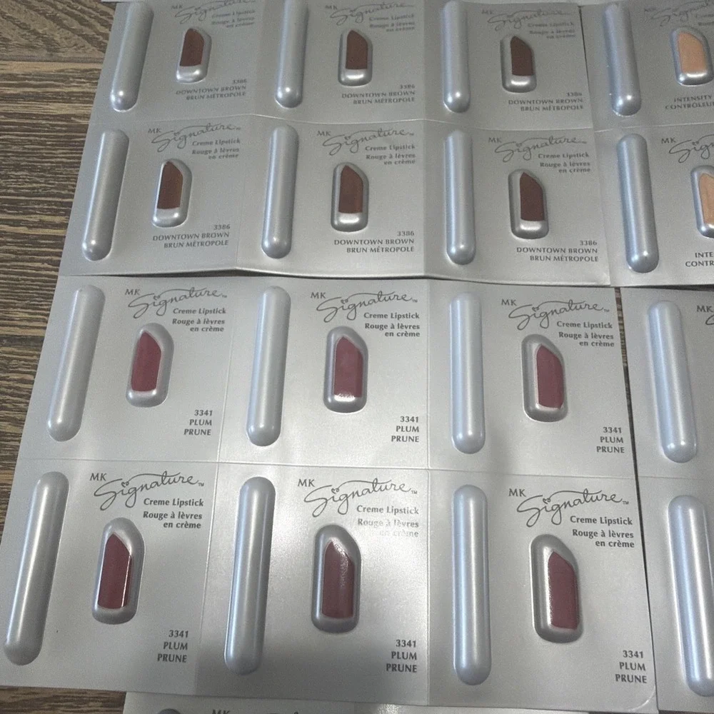 Mary Kay Signature 8 Sheets Creme Lipstick Samples w/Pouch - Discontinued Shades